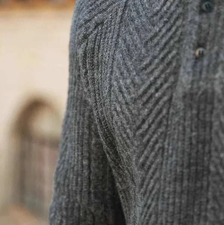 Men's Lapel Sweater in Autumn Style