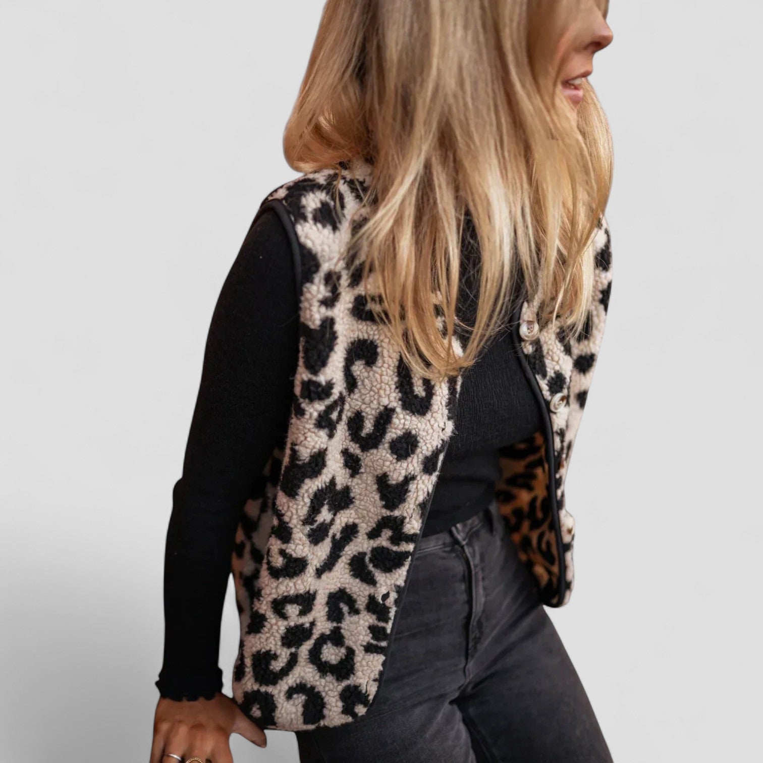 ASTRID™ - The Leopard Knit Vest